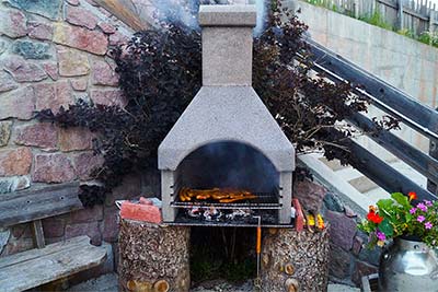 Holzgrill am Neu-Schötzerhof