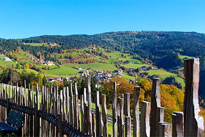 Il paese Meltina in autunno